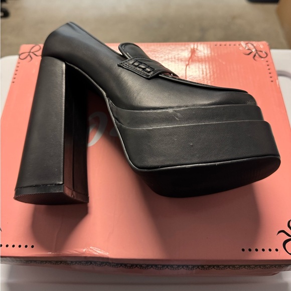 DOLLS KILL-Platform Loafers. - Picture 2 of 8